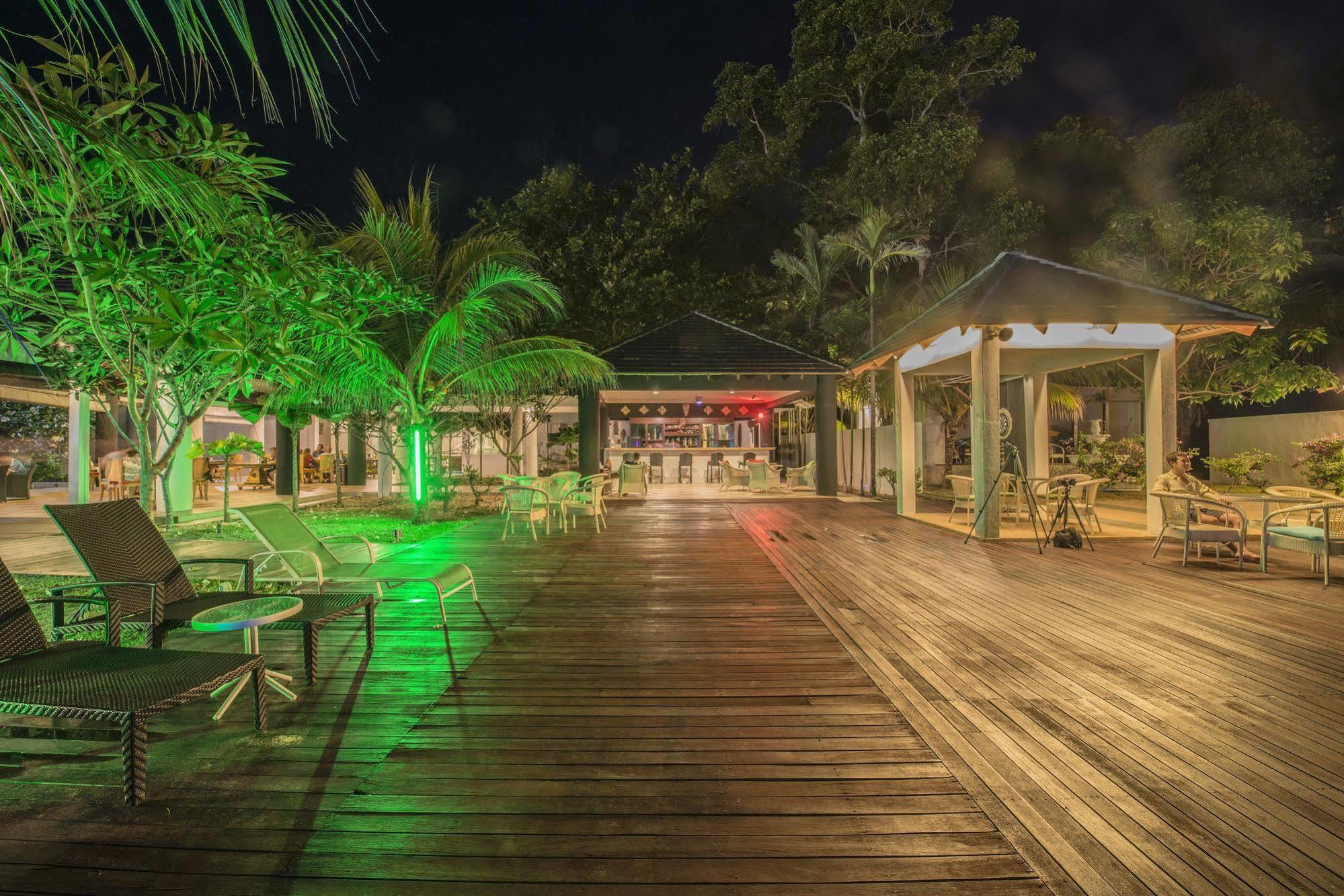 Sari Pacifica Resort & Spa, Sibu Island, Johor Пулау-Сібу Екстер'єр фото